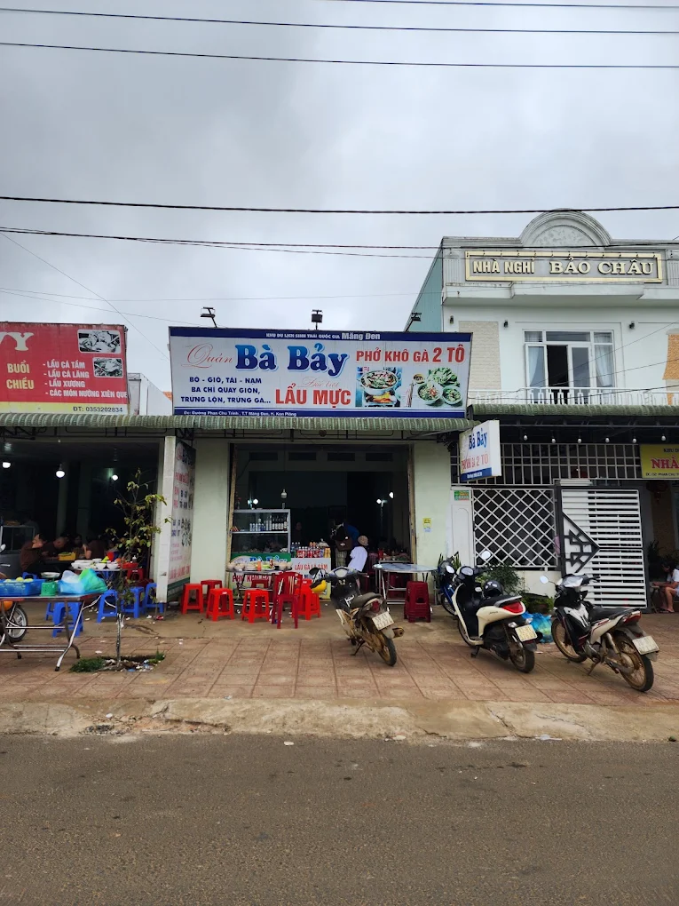 Mặt tiền Quán Bà Bảy Măng Đen trên đường Phan Chu Trinh vào ban ngày