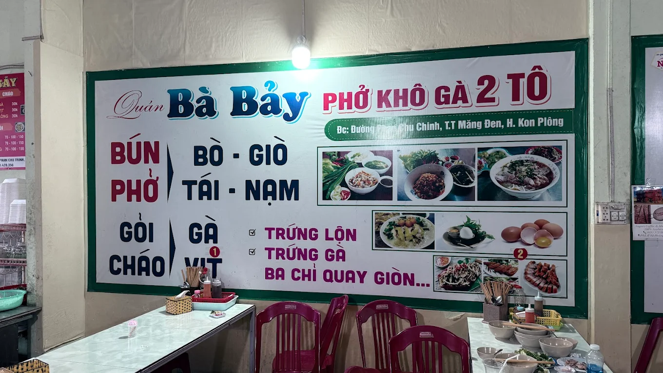Bảng tên và danh mục món ăn treo bên trong Quán Bà Bảy Măng Đen